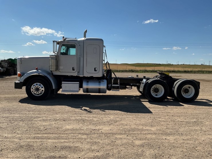 2015-peterbilt-367-image-8