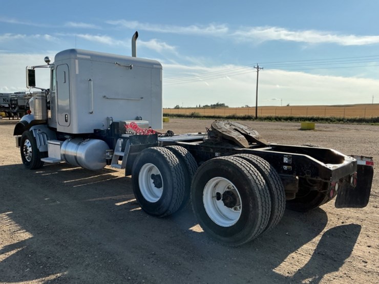 2015-peterbilt-367-image-7