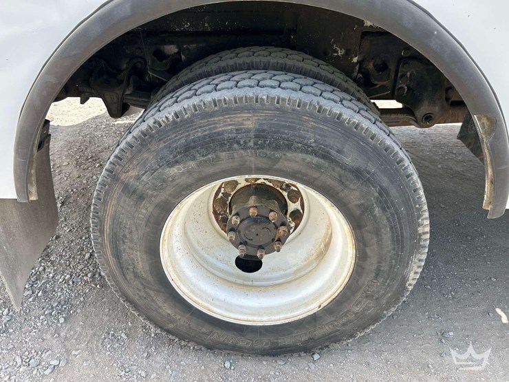 2019-freightliner-m2-106-image-37