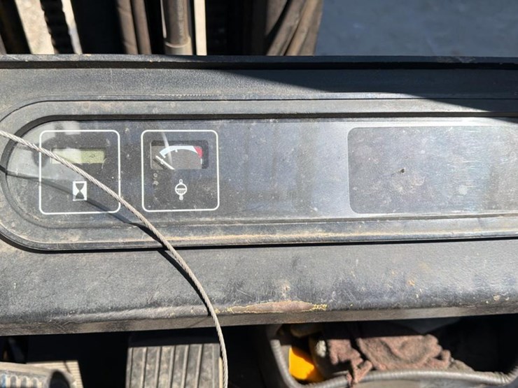 #1355-•-2004-yale-glc040-forklift-image-19
