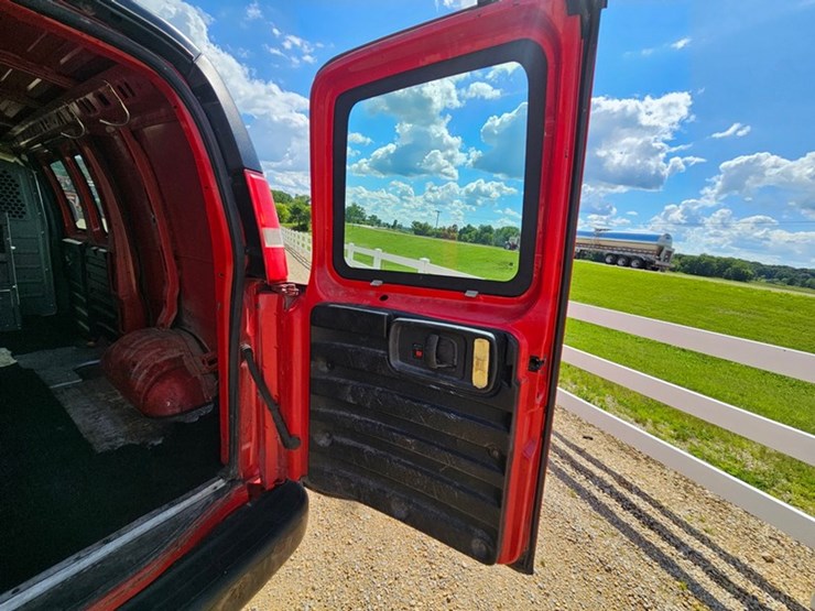 2015-chevrolet-g20-image-22