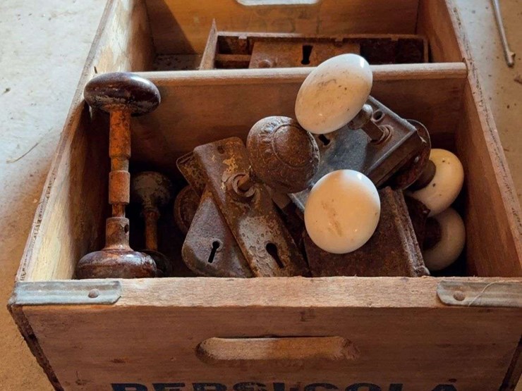 pepsi-crate-and-door-hardware-image-4