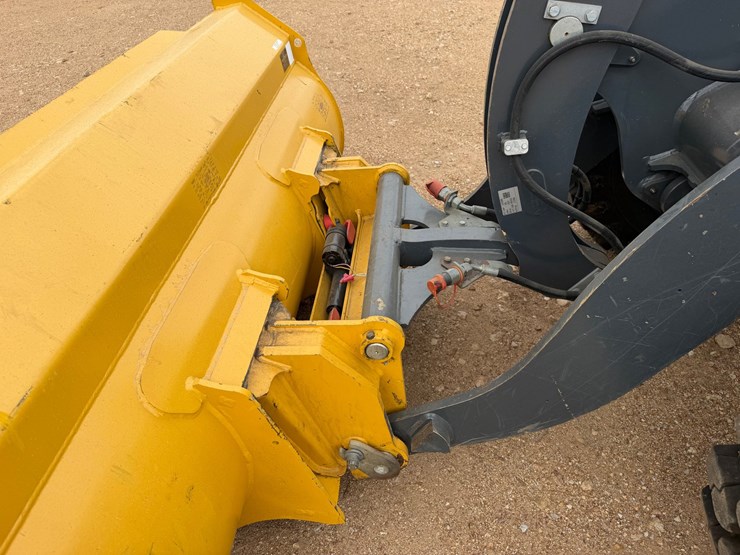 2023-john-deere-g-image-14