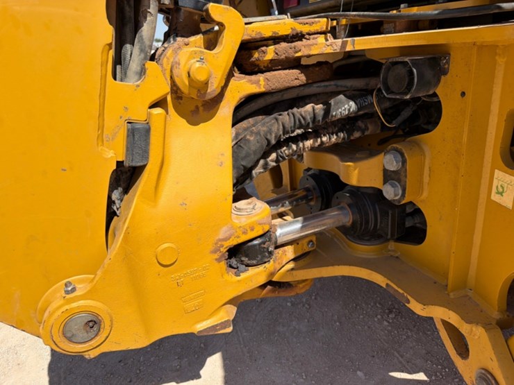 2021-caterpillar-420f2-it-image-7