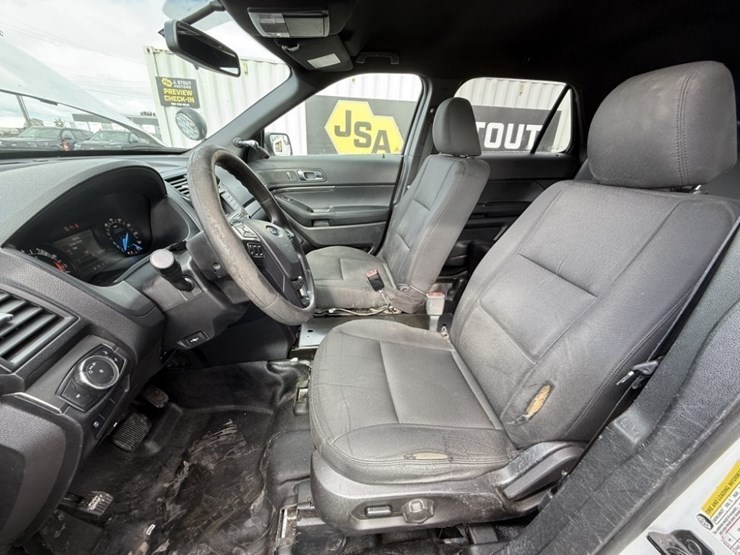 2017-ford-explorer-image-25