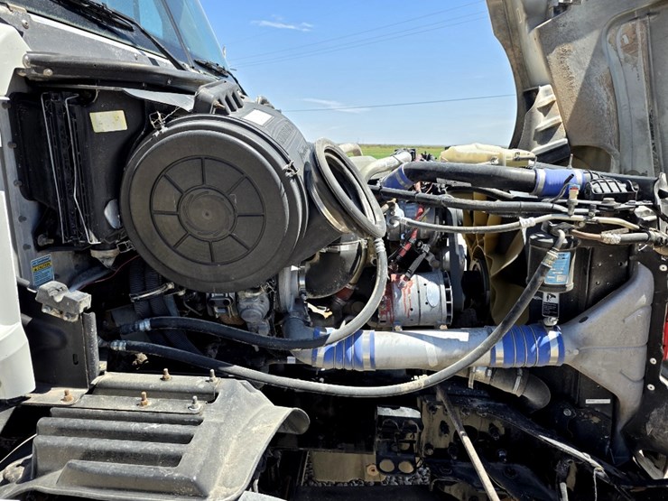 2008-freightliner-columbia-120-image-13