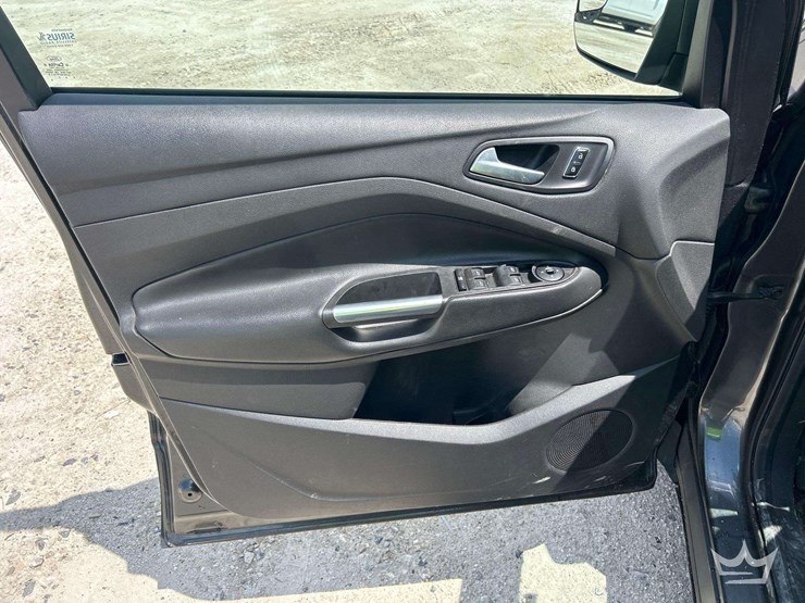 2015-ford-escape-image-11