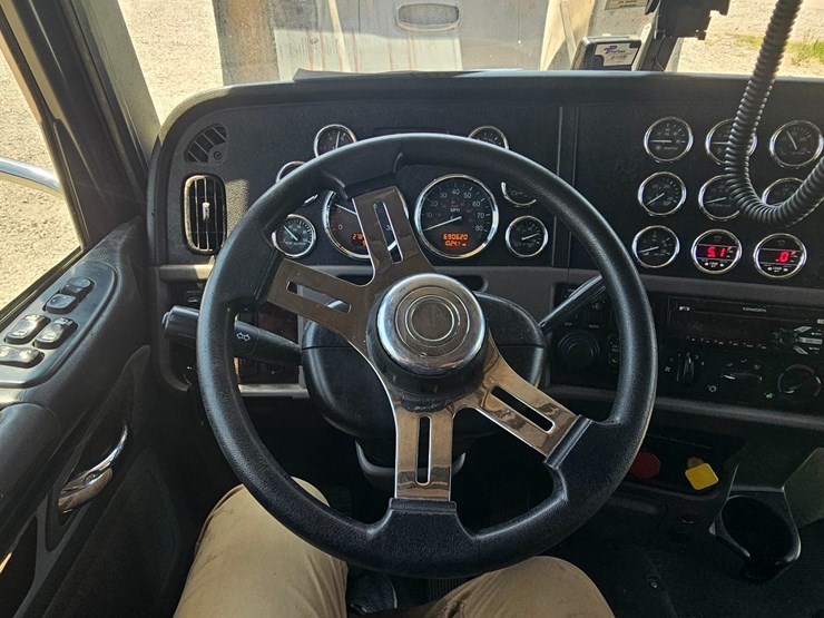 2015-peterbilt-386-image-53
