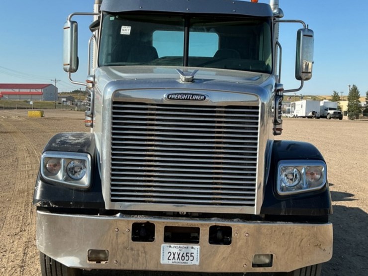 2011-freightliner-coronado-122-sd-image-2