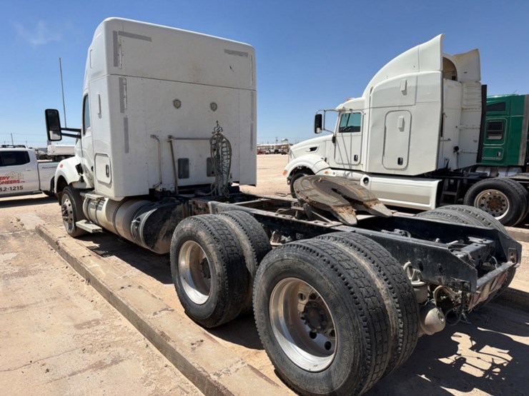 2015-kenworth-t880-image-10