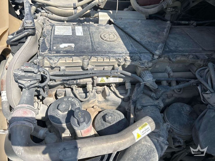 2015-freightliner-114sd-image-9