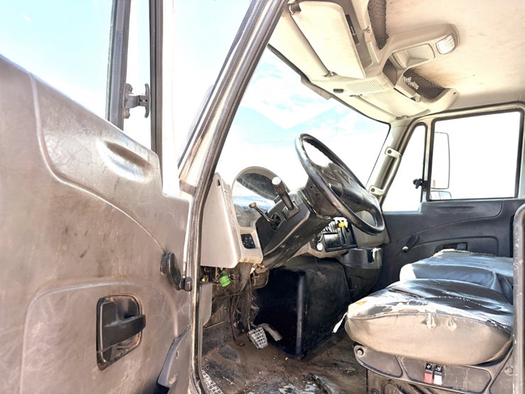 2019-international-durastar-4300-image-9