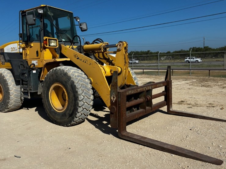2005-komatsu-wa320-image-3