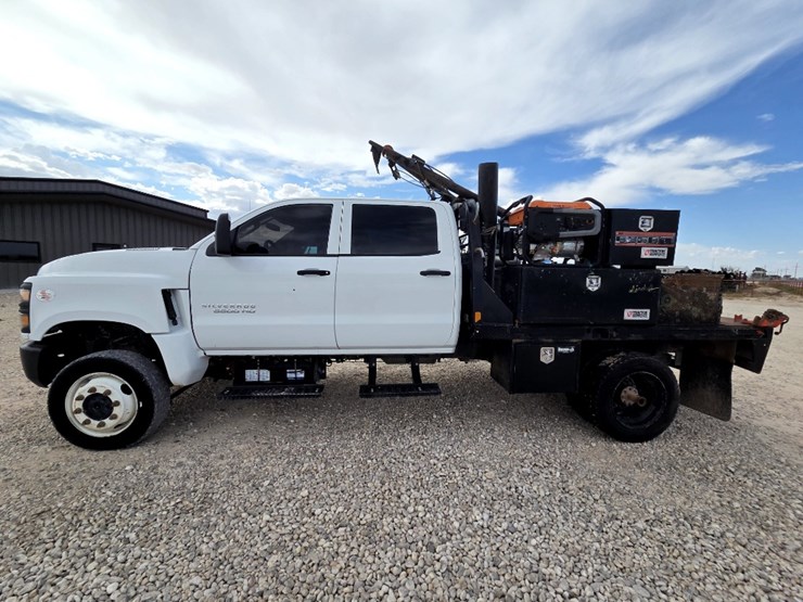 2022-chevrolet-silverado-5500hd-image-8