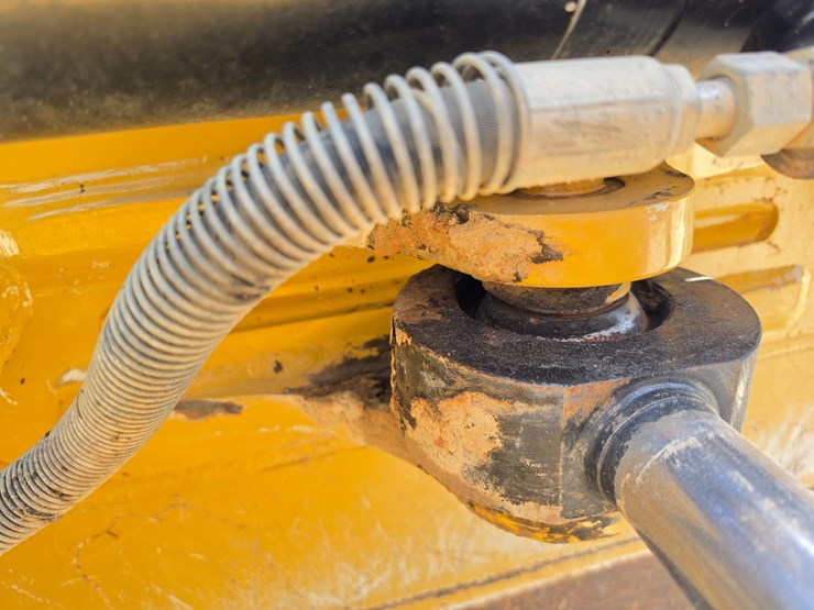 2016-caterpillar-d6k2-lgp-image-80