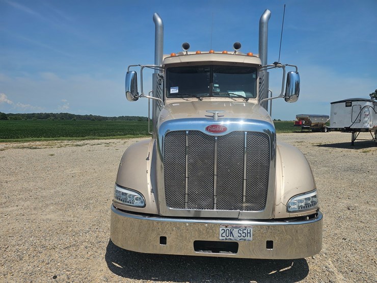 2015-peterbilt-386-image-21