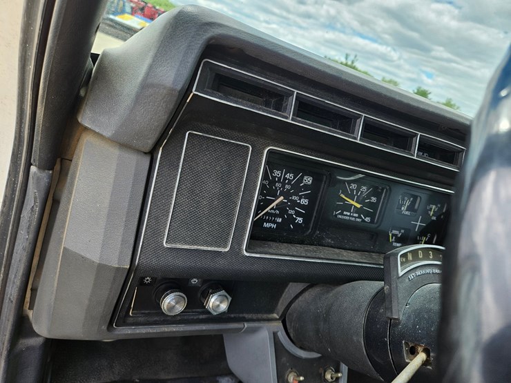 1992-ford-f700-image-47