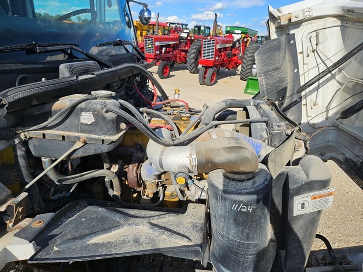 2002-freightliner-fl80-image-11