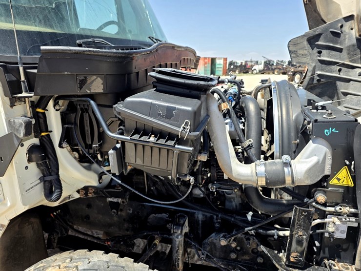 2015-international-durastar-4300-image-15