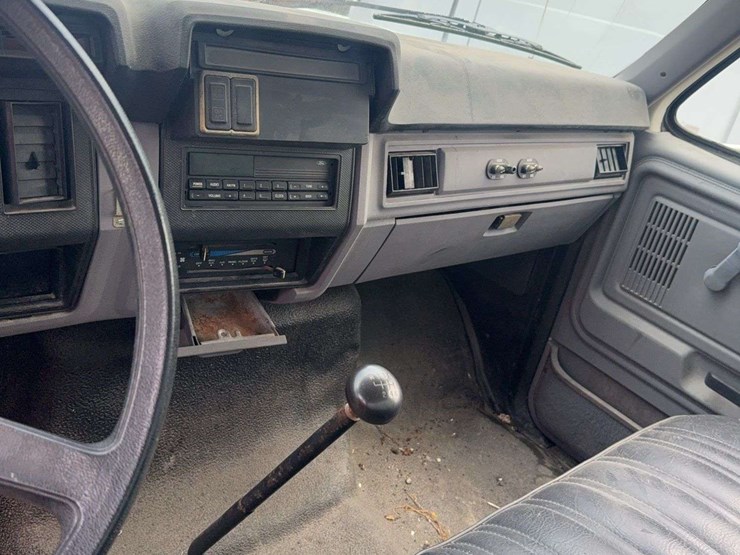 1995-ford-f800-image-18