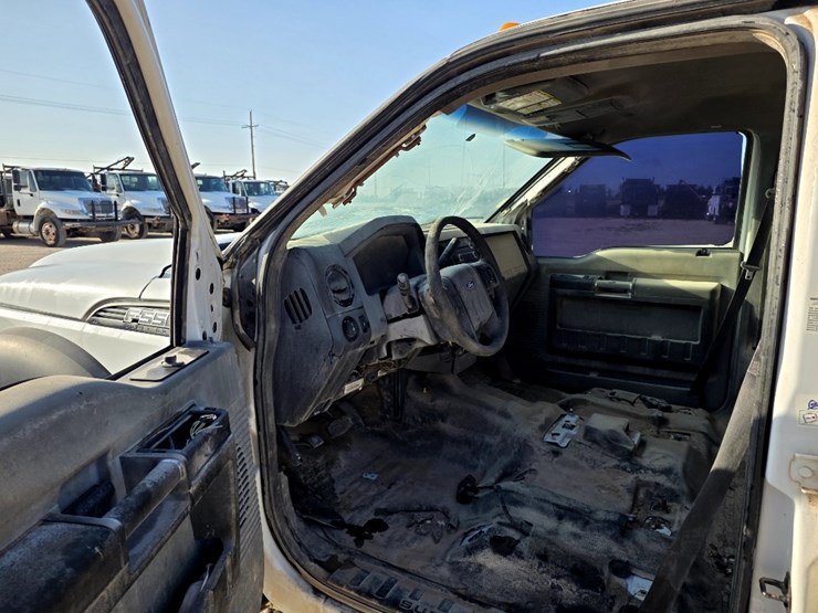 2015-ford-f550-image-9