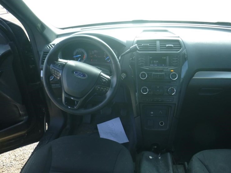 2017-ford-explorer-image-9