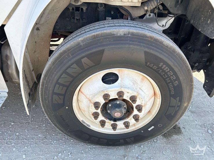 2019-freightliner-m2-106-image-40