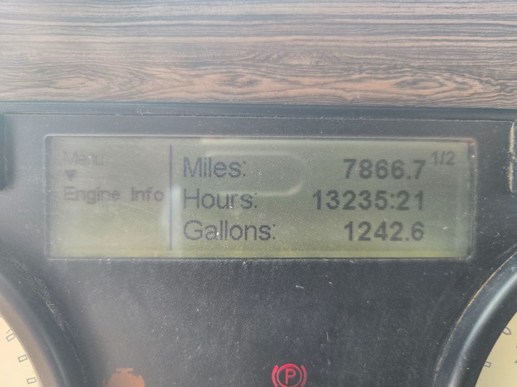 2017-freightliner-122sd-image-56