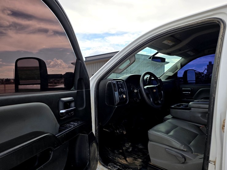 2022-chevrolet-silverado-5500hd-image-9
