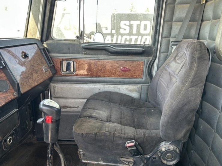 1994-peterbilt-378-image-12
