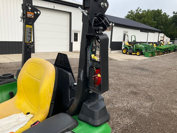 john-deere-3038e-image-21
