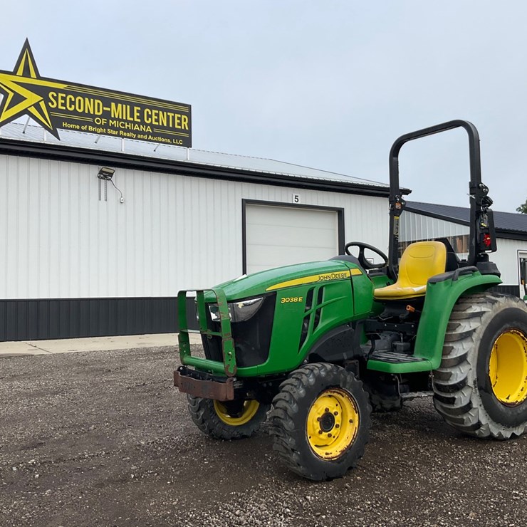 JOHN DEERE 3038E