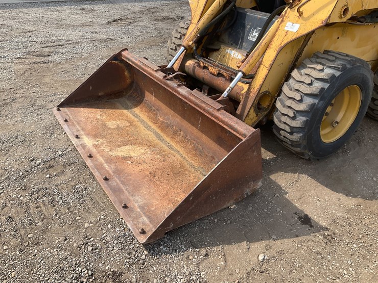 john-deere-325-image-9