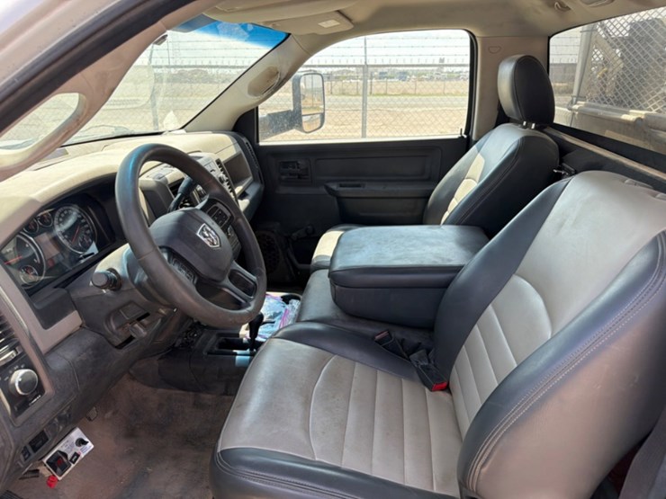 2012-dodge-ram-5500-image-11