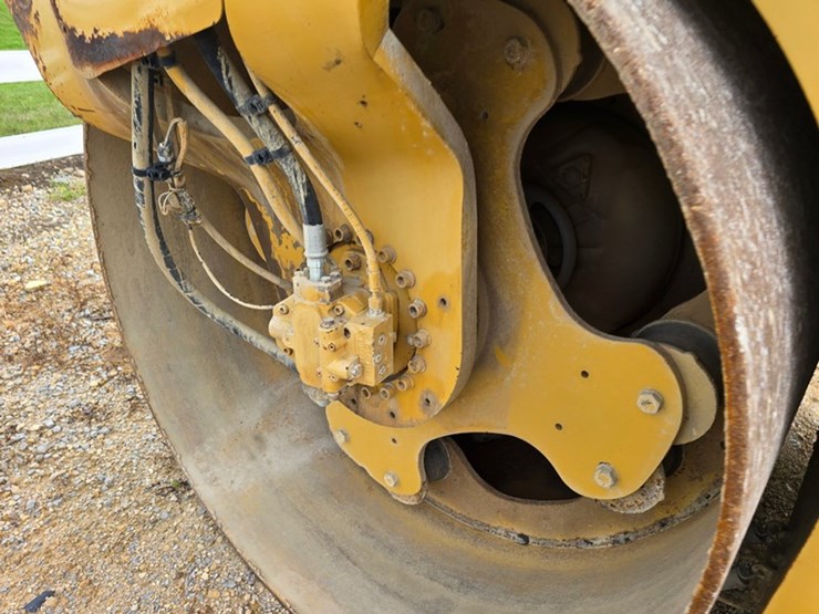 caterpillar-cb54xw-image-17
