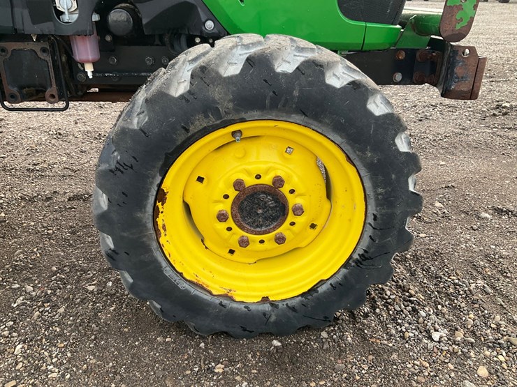 john-deere-3038e-image-40