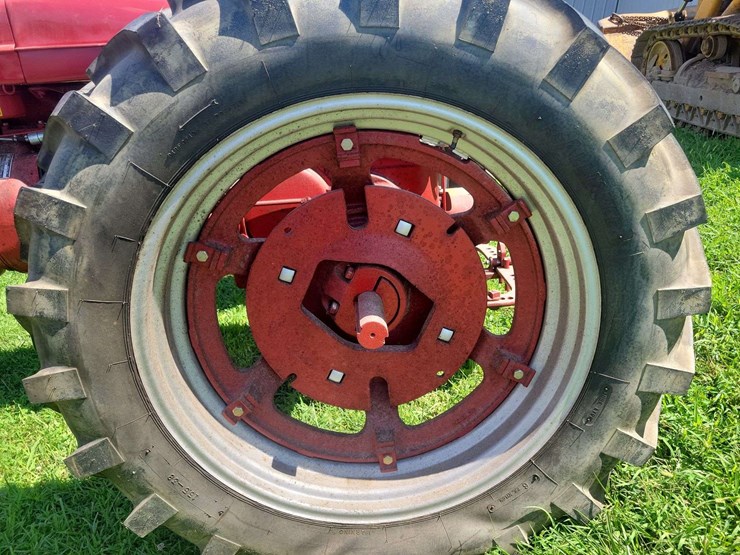 1941-farmall-m-with-m&w-nine-speed-transmission-image-21