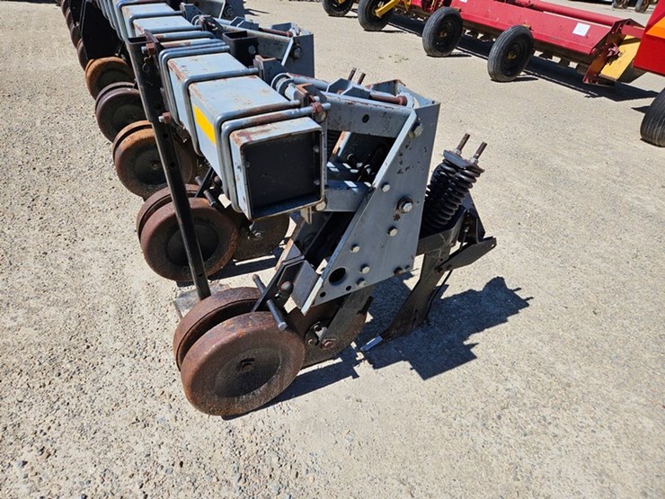 #80-•-hiniker-3pt-8-row-30"-cultivator-image-11