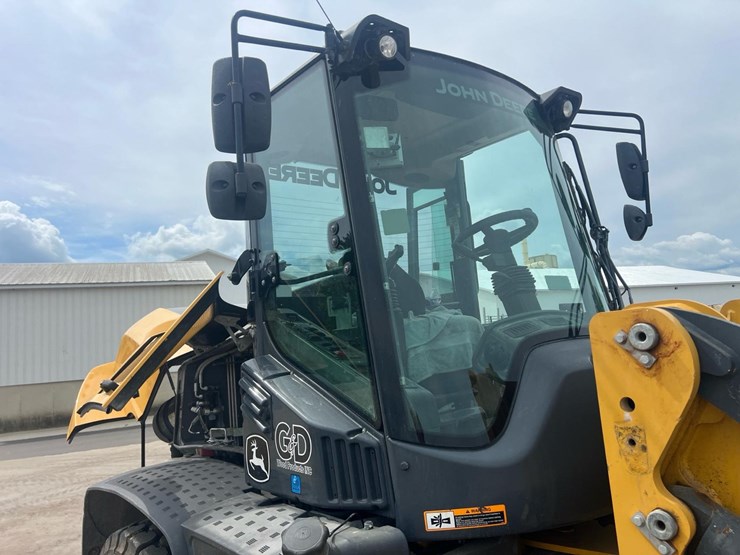 2020-deere-344l-image-52