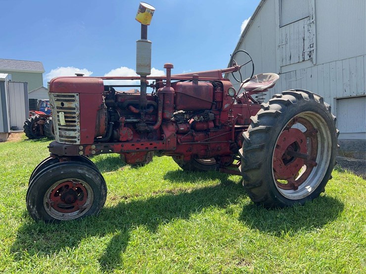 1955-farmall-300-image-2