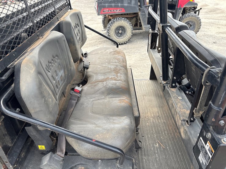 2019-kubota-rtvx1140-image-10