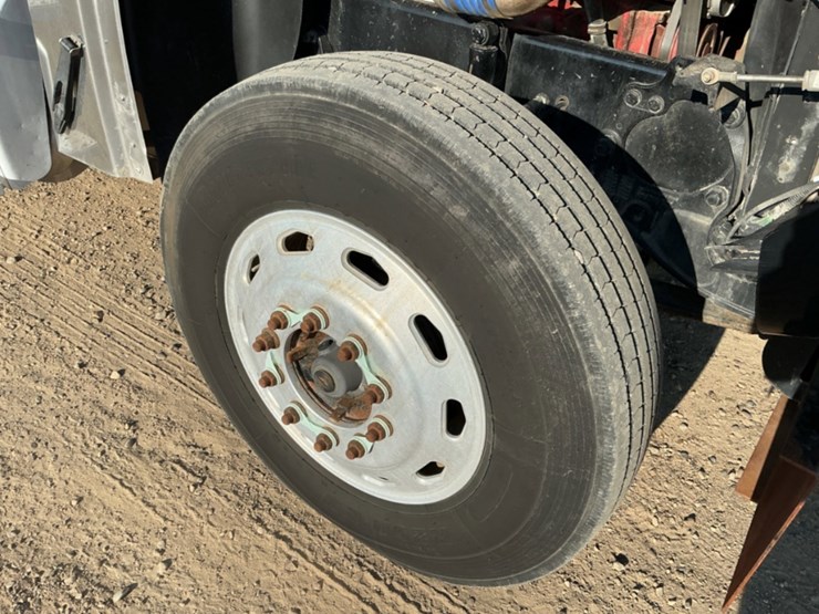 2013-freightliner-coronado-122-sd-image-12