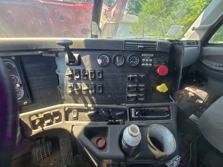 2003-freightliner-columbia-120-image-43
