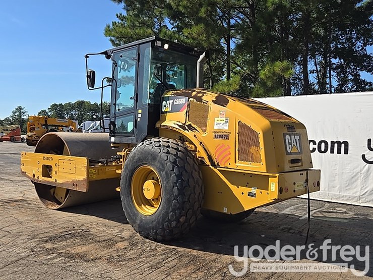 2020-caterpillar-cs56b-image-3