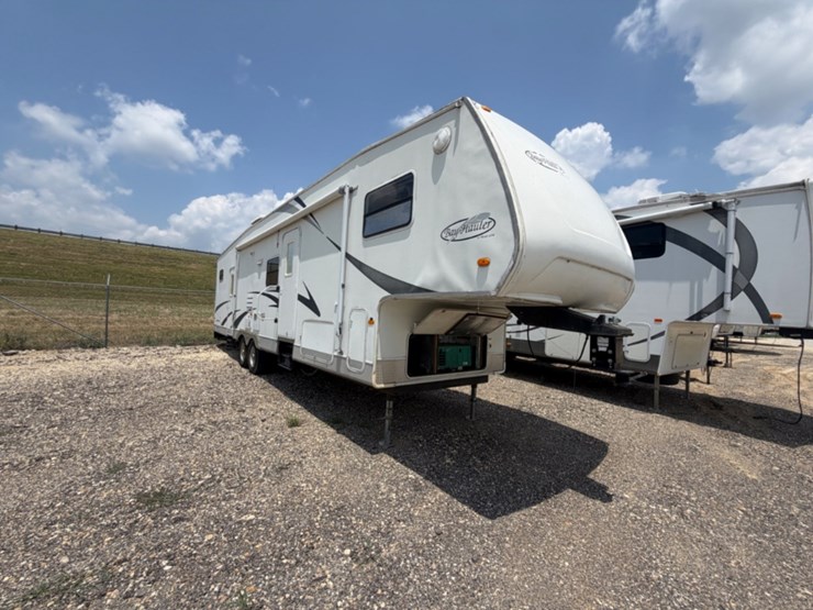 2005-trail-lite-bay-hauler-fifth-wheel-image-5