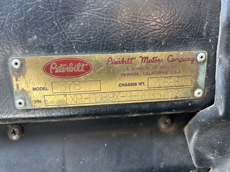 1994-peterbilt-378-image-10