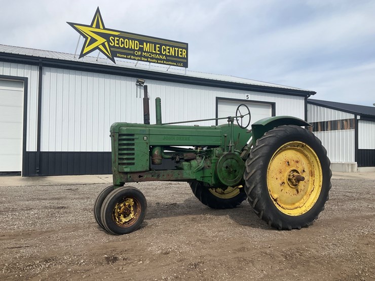 1943-john-deere-model-b-image-1