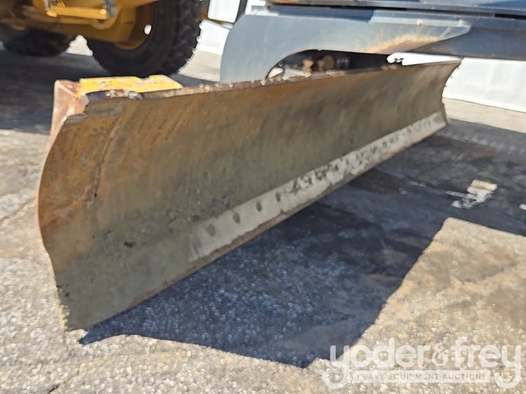 2016-deere-672gp-image-29
