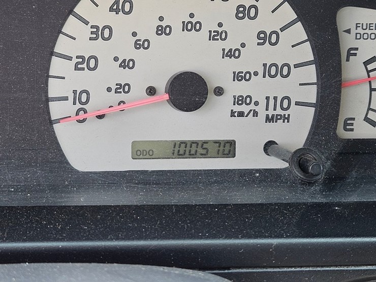 #25-•-2002-toyota-4x4-pickup-truck-image-32