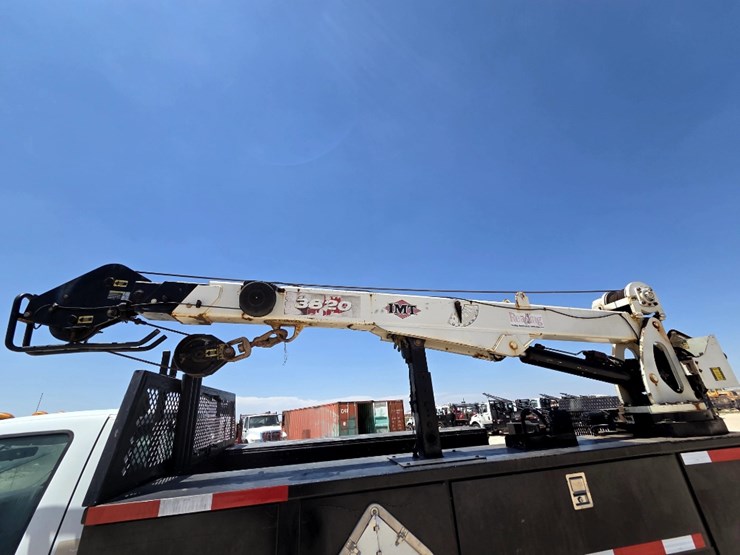 2010-ford-f550-image-14